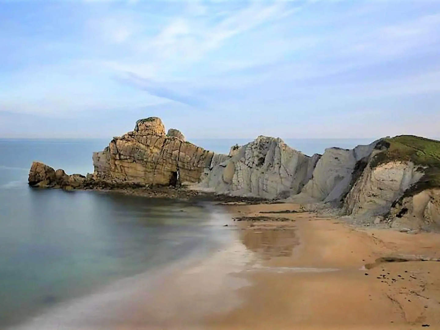 Lovely Holiday Home in Loredo a Stonethrow From the Beach & Communal Pool