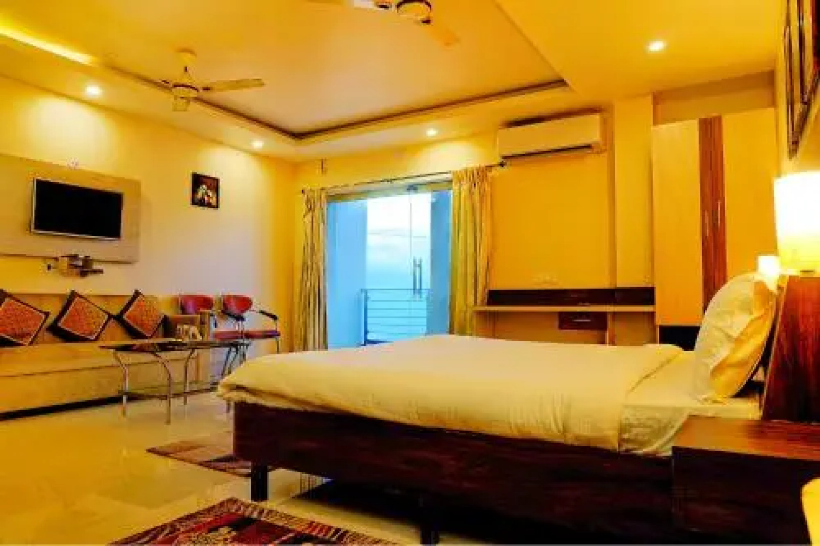 Capital O 28420 The Kanchan Plaza