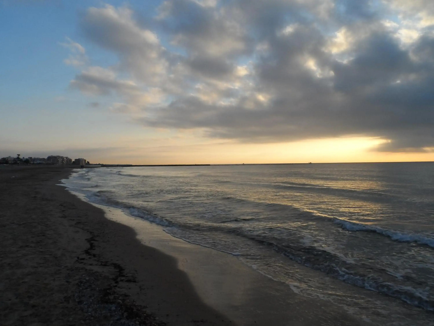 Casa con jardín frente Playa de Burriana