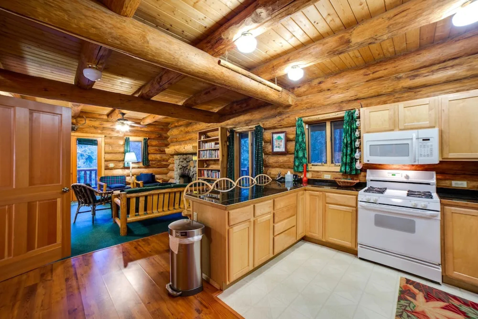 Mt. Baker Lodging Cabin 47 – Hot Tub, BBQ, Sleeps 10! by MBL