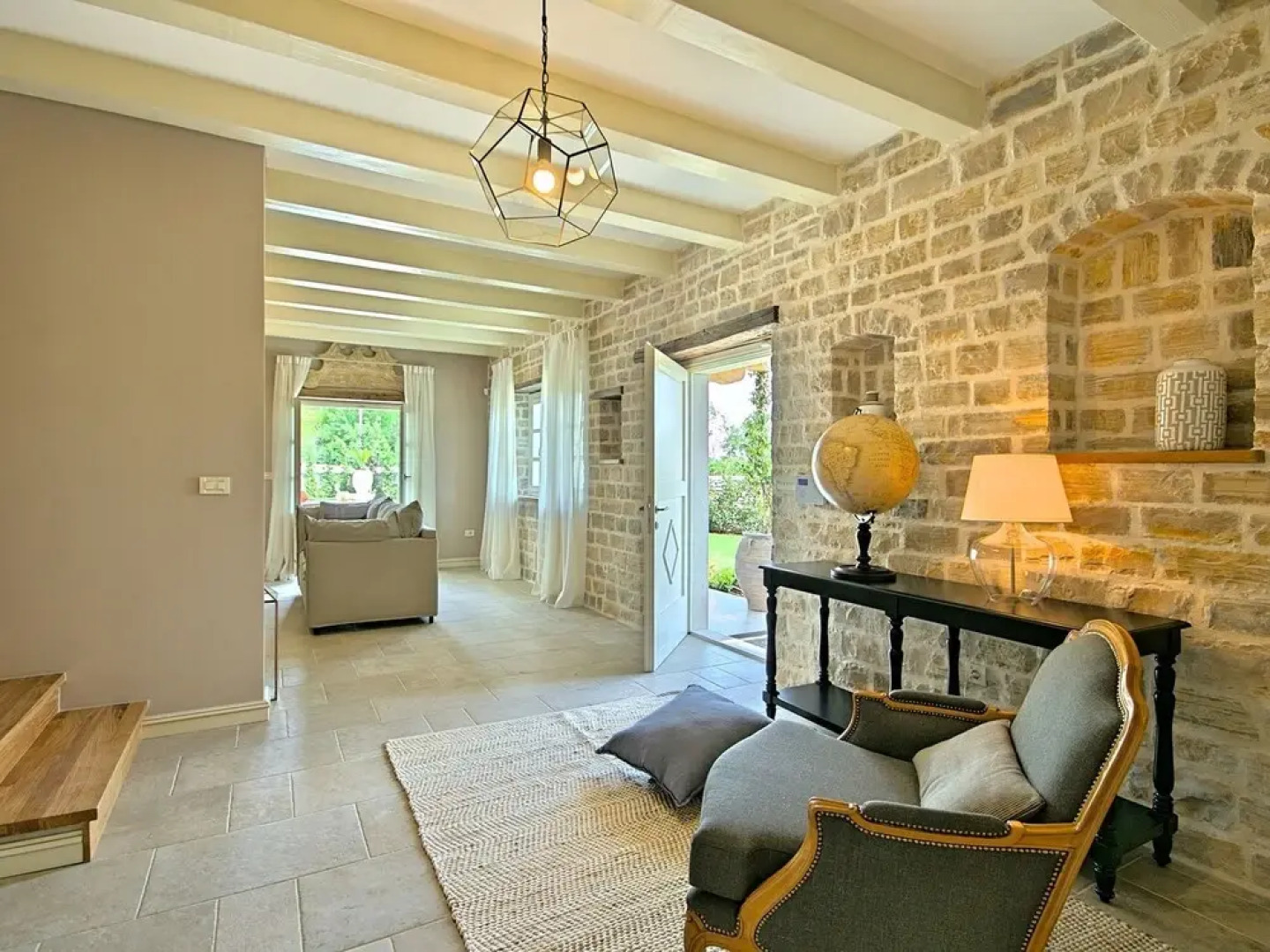 Plushy Villa in Ladici With Pool and Whirlpool