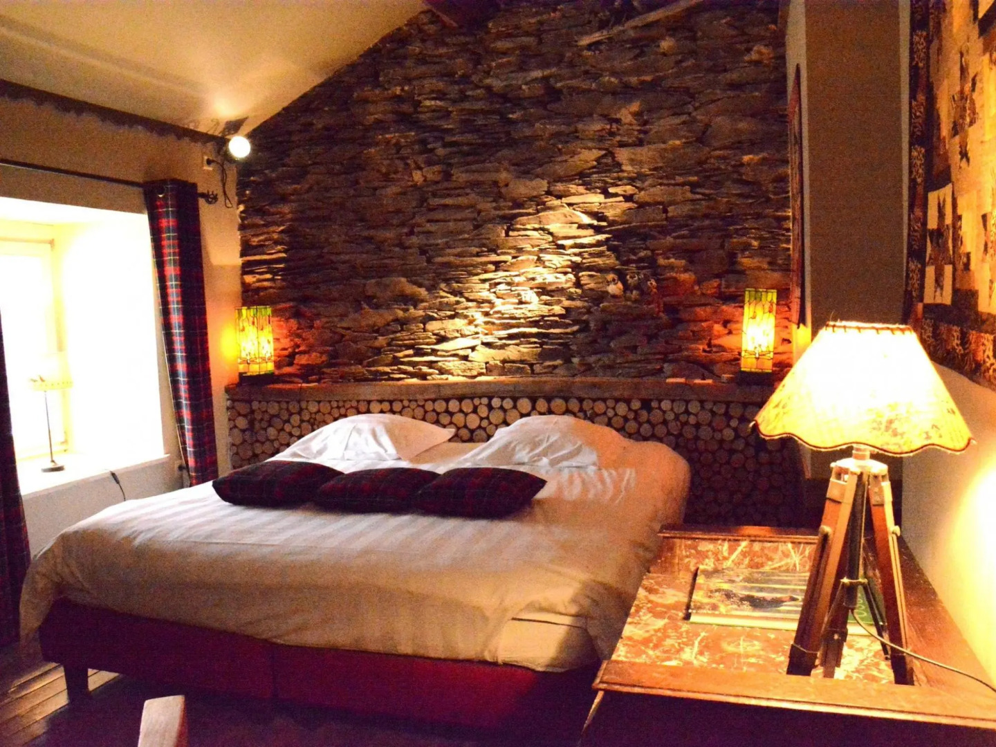 Charming Holiday Home In Bièvre With Sauna