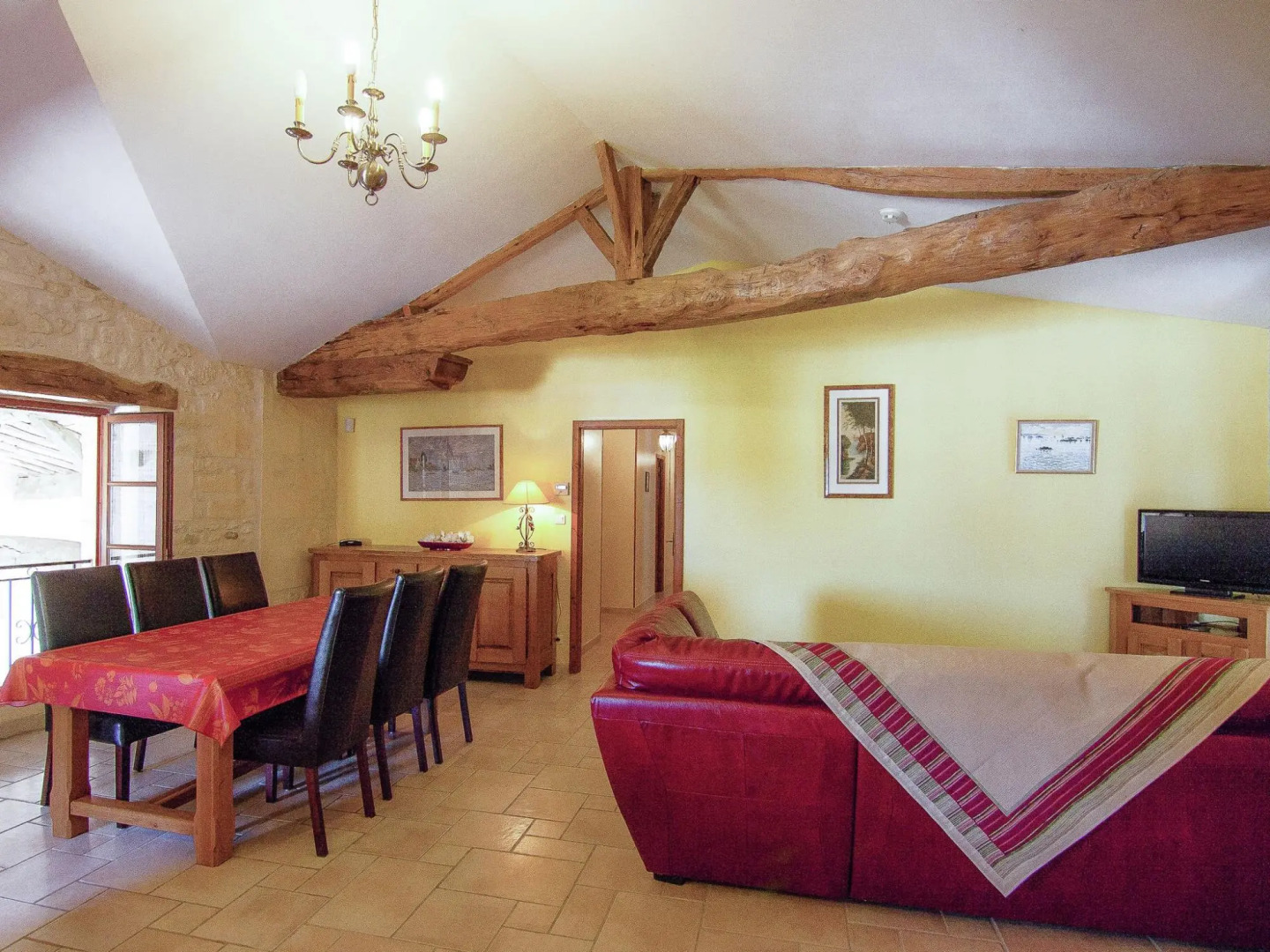 Luxorious Mansion in Saint-Preuil with Sauna