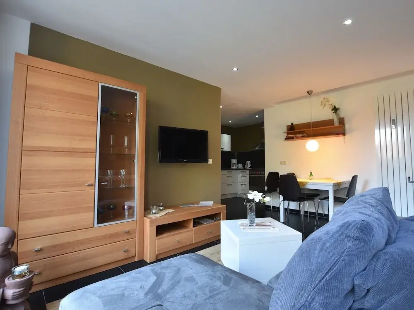 Pretty Apartment With Roofed Terrace Garden Barbecue