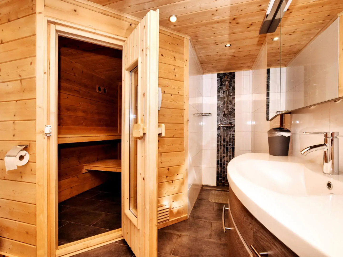 Luxurious chalet in Septon with sauna