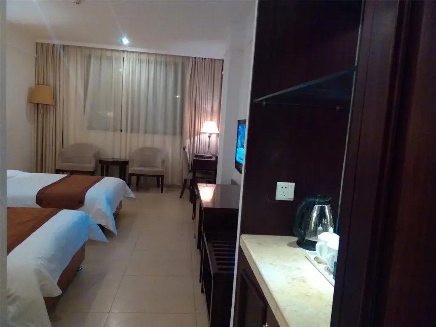 Wuzhishan Huajue Business Hotel