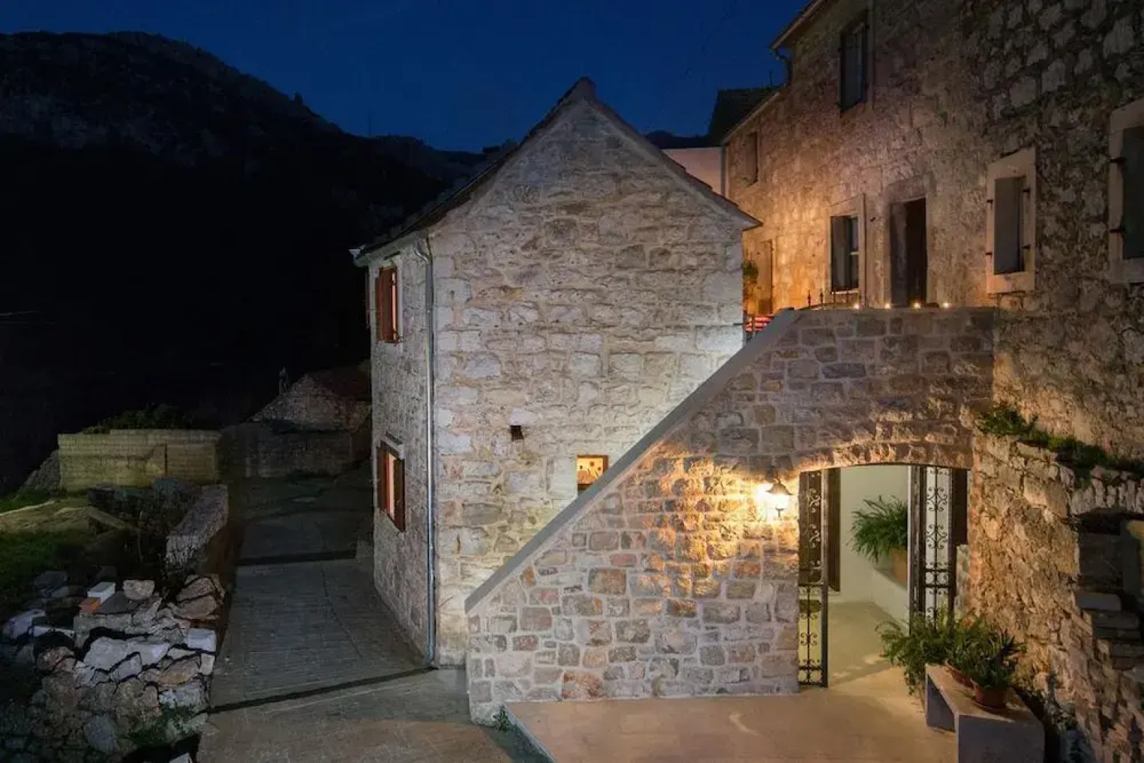 Holiday Home Secret Garden