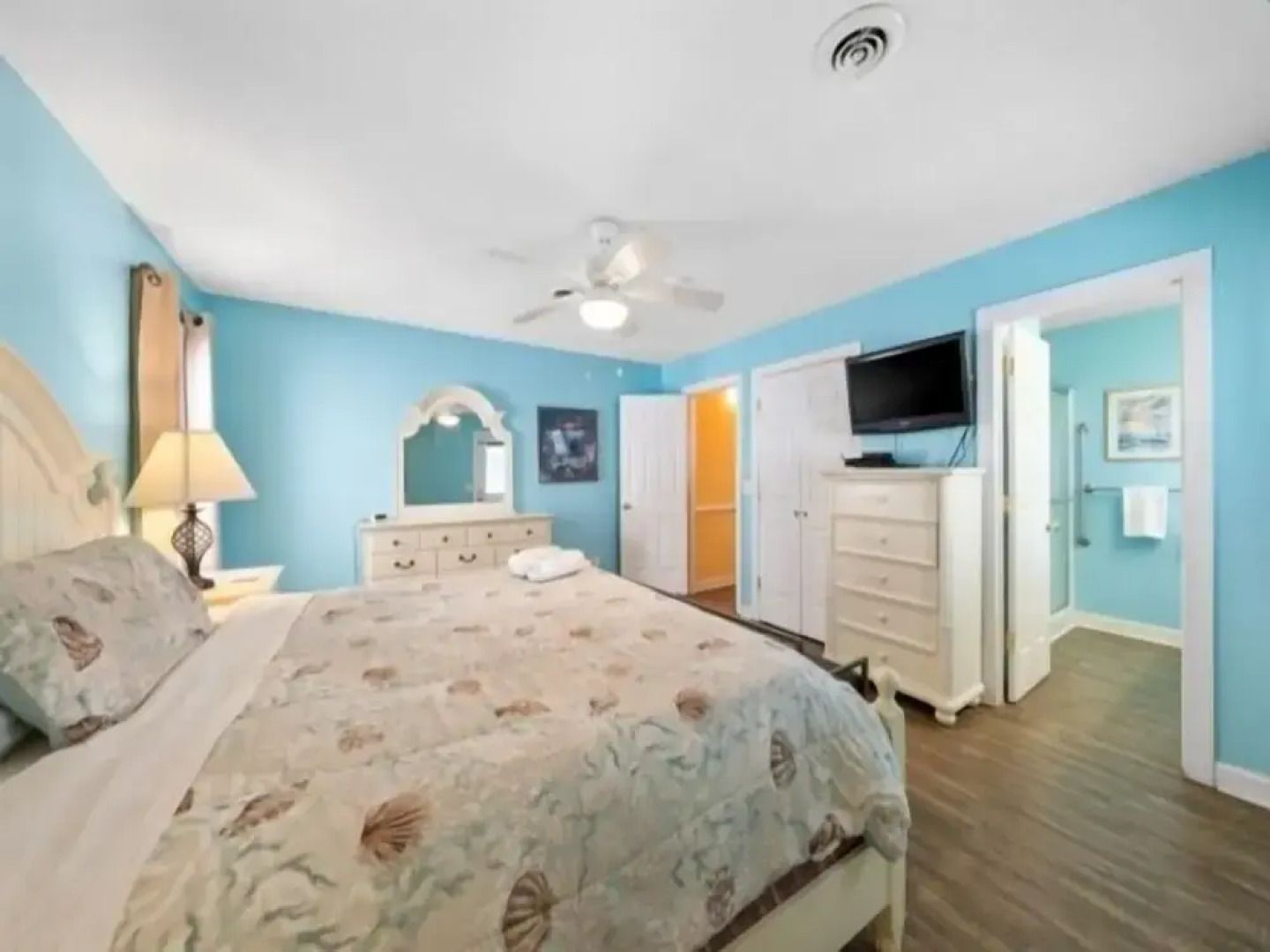By The Kure Beach Pier 4 Bedroom Villa by Redawning