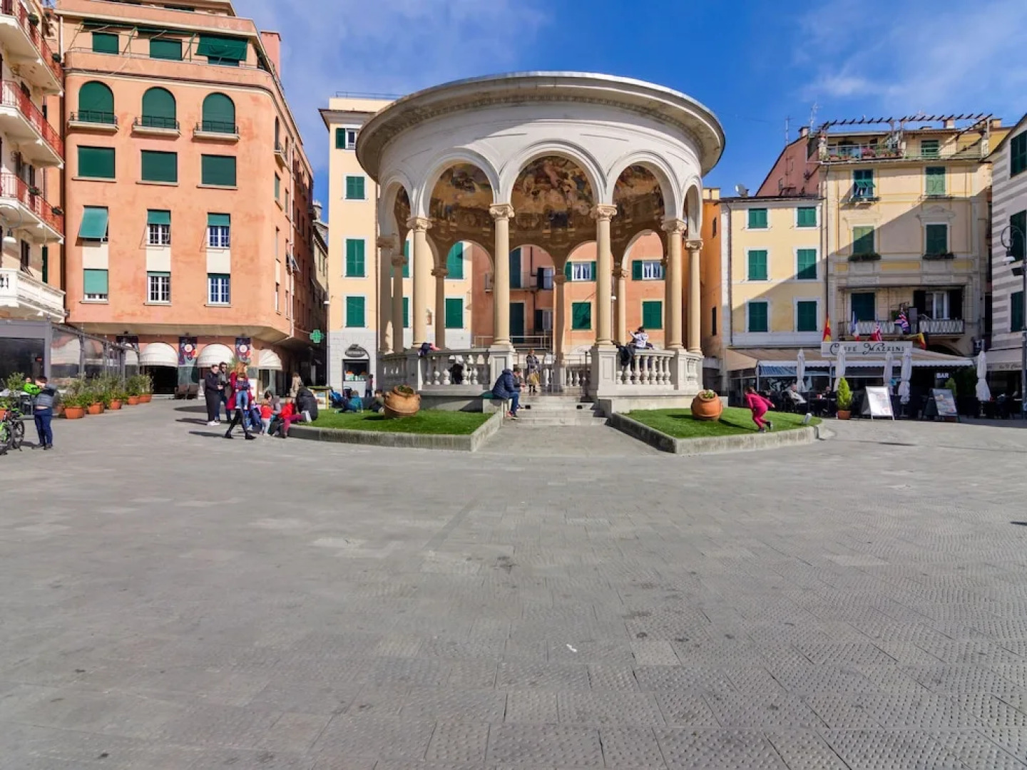 Spacious Apartment in Rapallo with Balcony