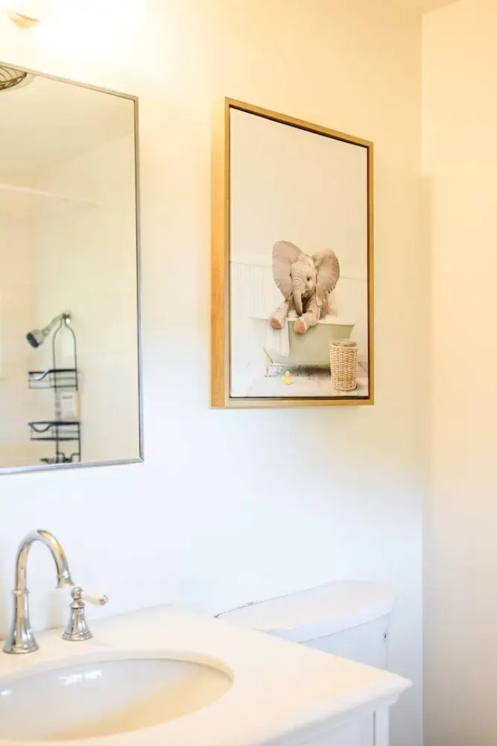 Perfect Family Home With Fireplace Spacious Yard