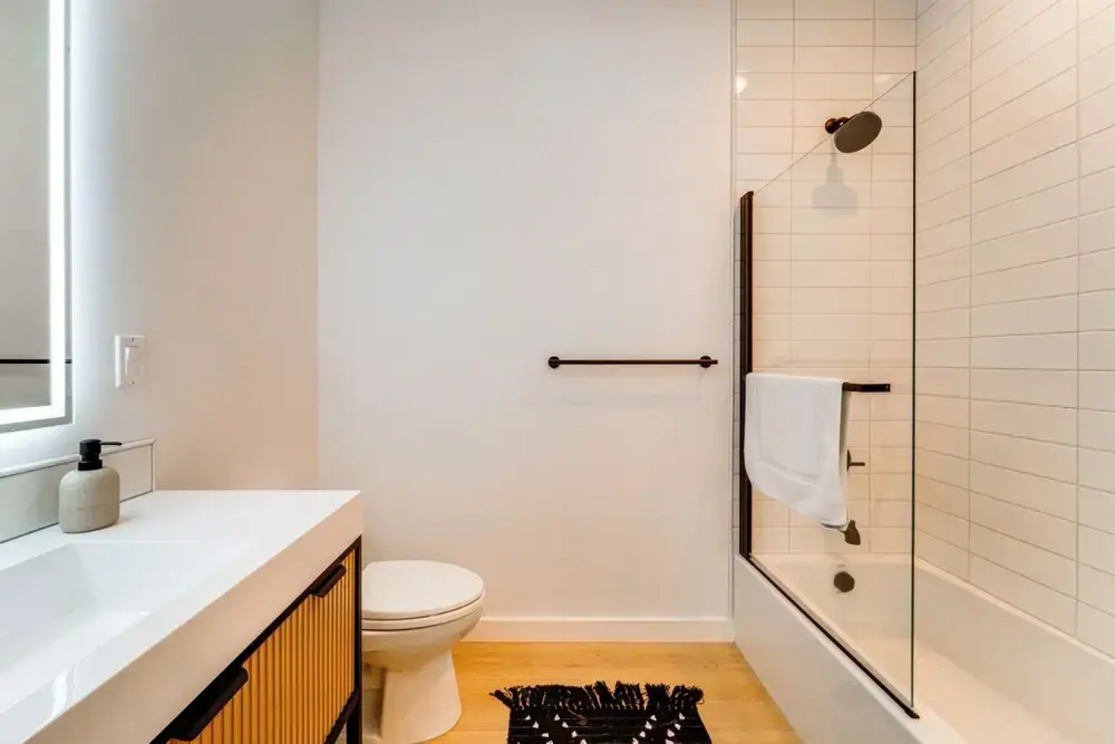 Luxe Soda Springs Cabin: Hot Tub, Forest-view Deck