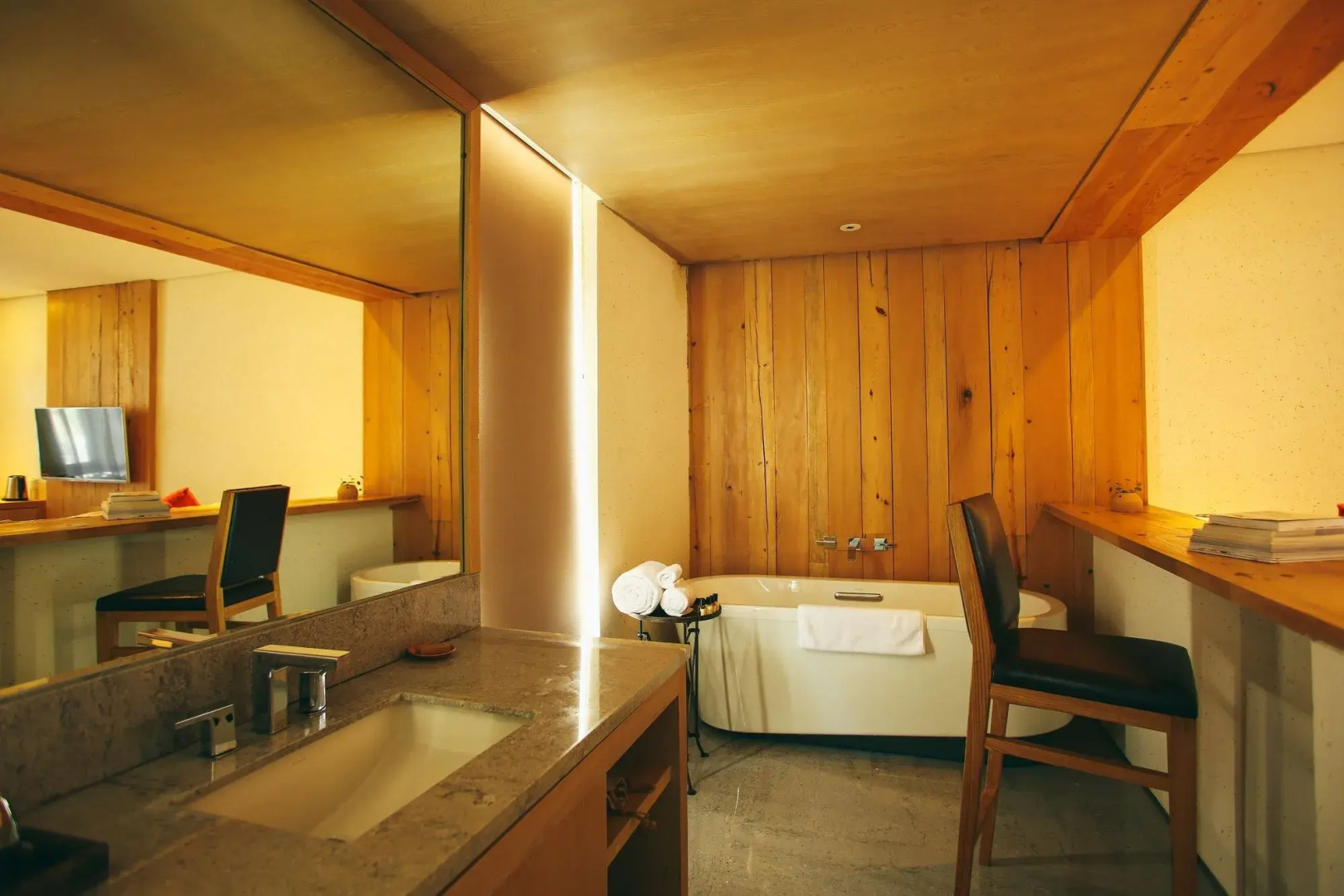 Arro Khampa by Zinc Journey Lijiang