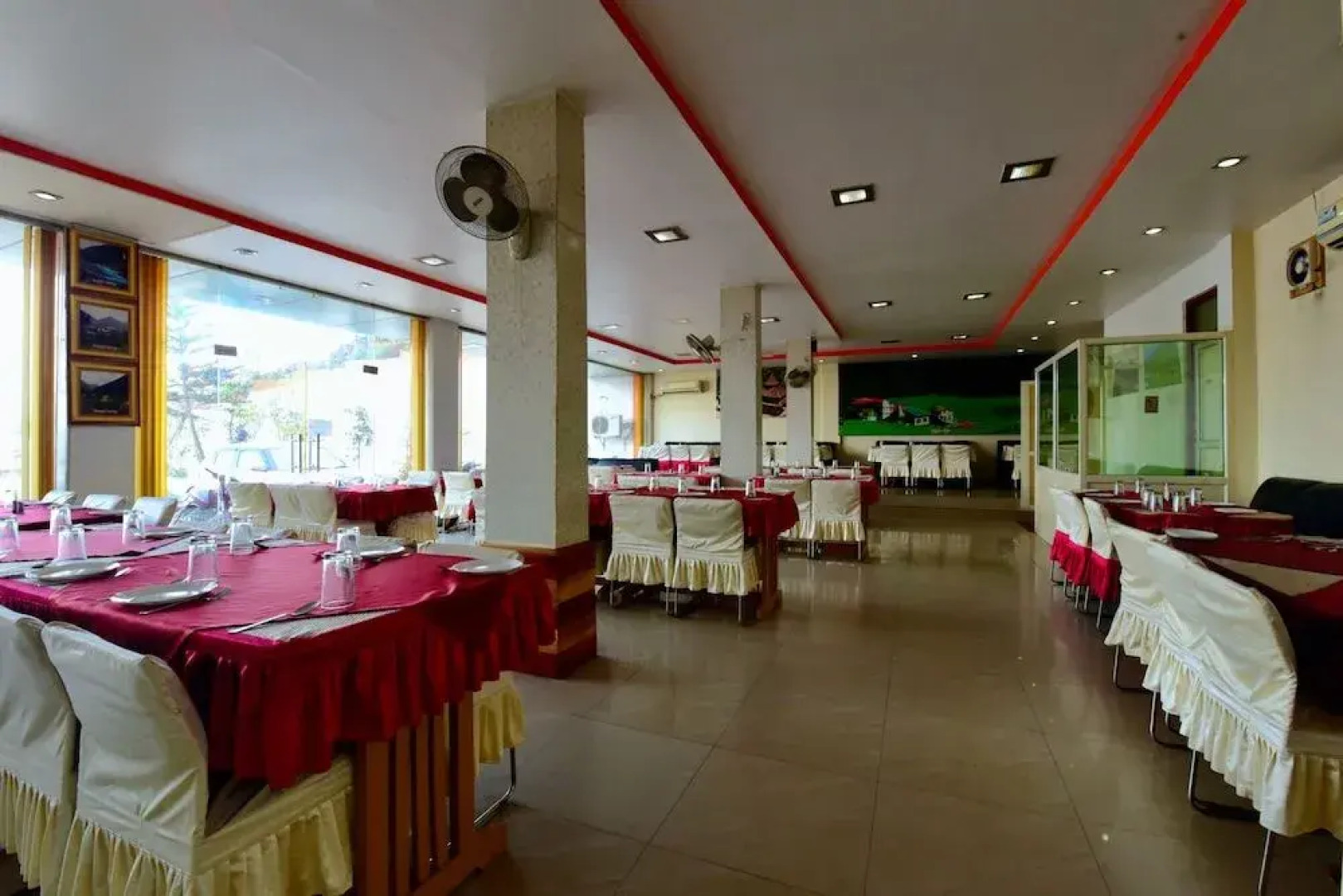 Oyo 29302 Besillio Grand Hotel