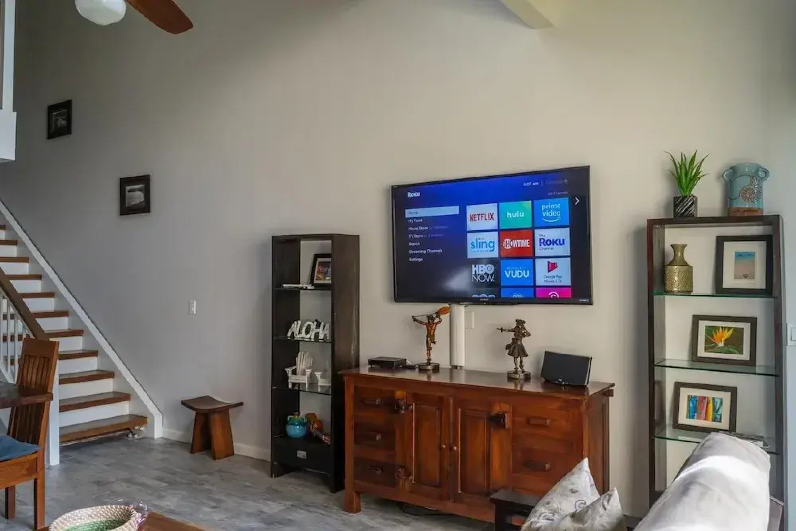 Rare 2 Bedroom + Loft Townhouse on the North Shore