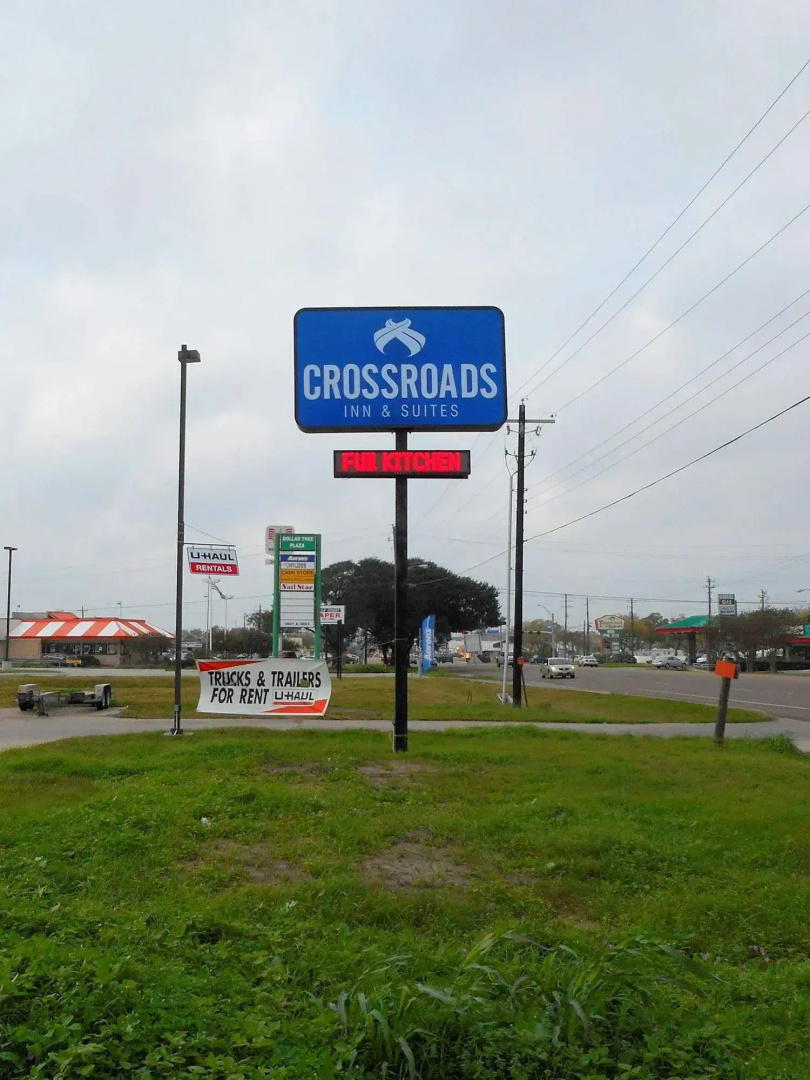 Crossroads Inn & Suites