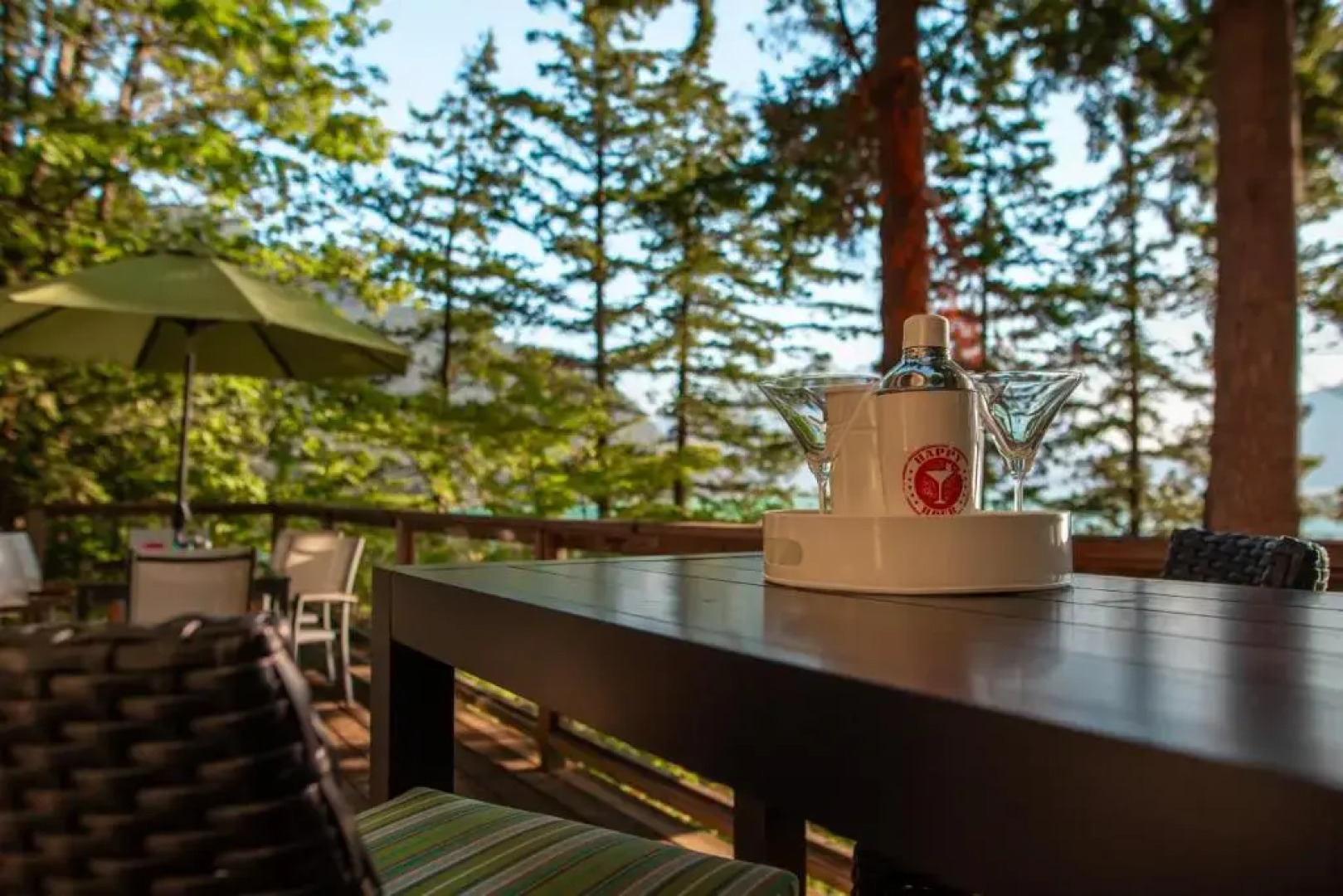 The Overlook, Luxury Lakeside Home with Dock