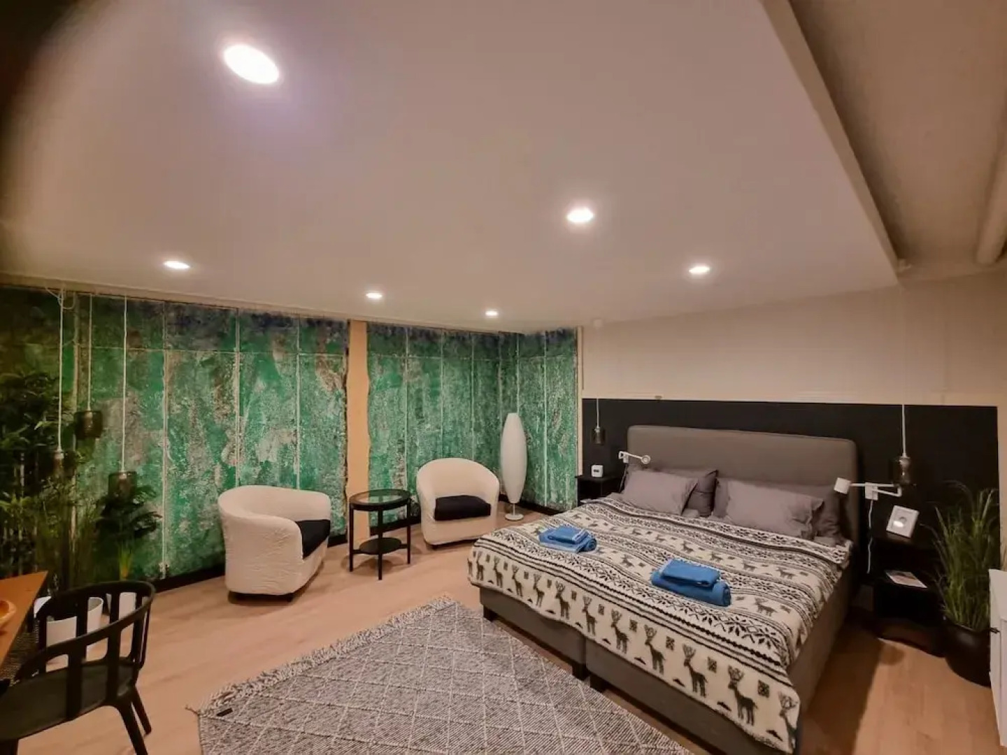 2 Bed Retreat - Sleeps 4 - Pets - Parking - Wifi