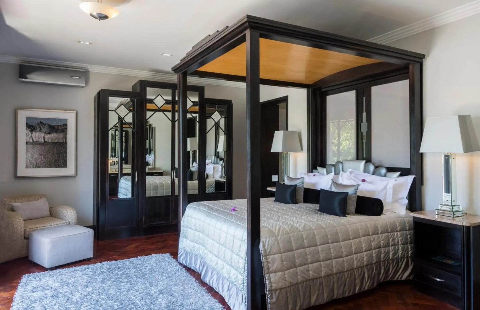 No5 Boutique Art Hotel by Mantis