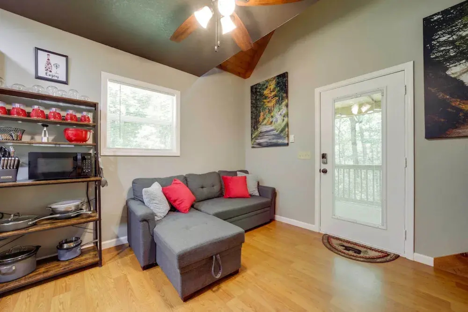 Cozy Whittier Cabin + Yard & Hot Tub, Pets Welcome