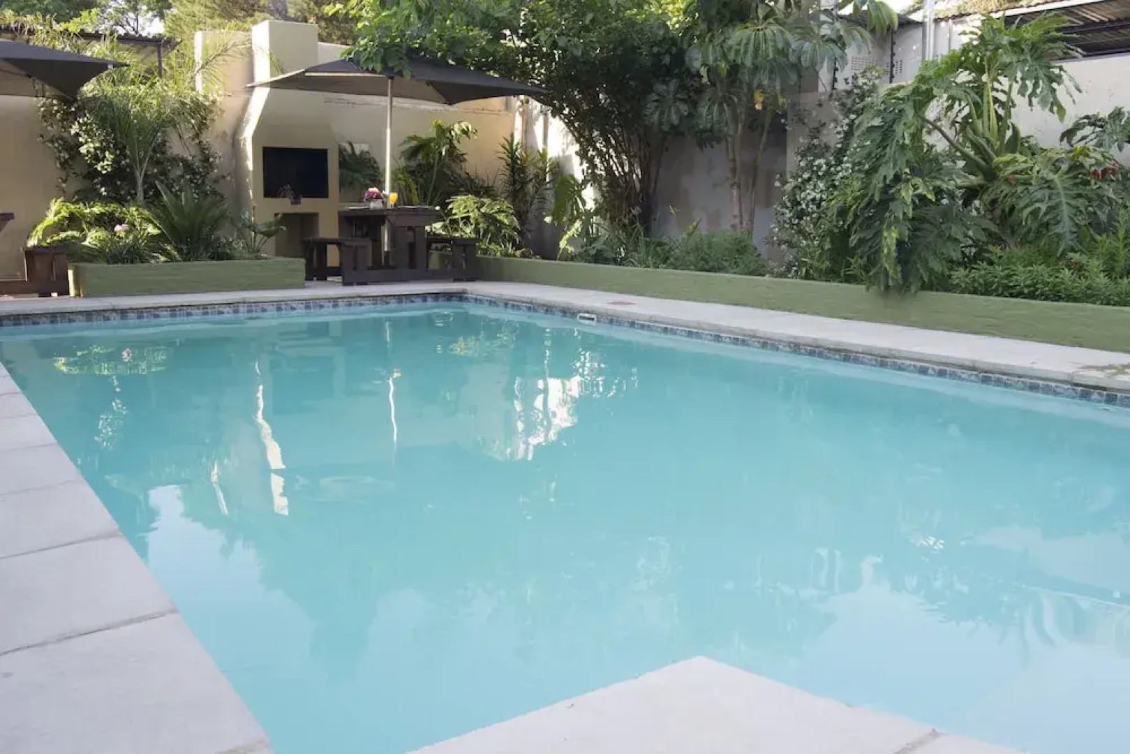 Summer Garden Guest House (The Flower Box)