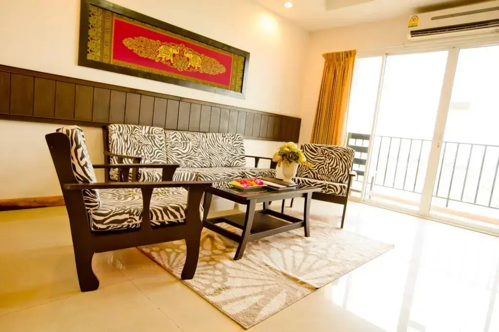 Sinsuvarn Airport Suite