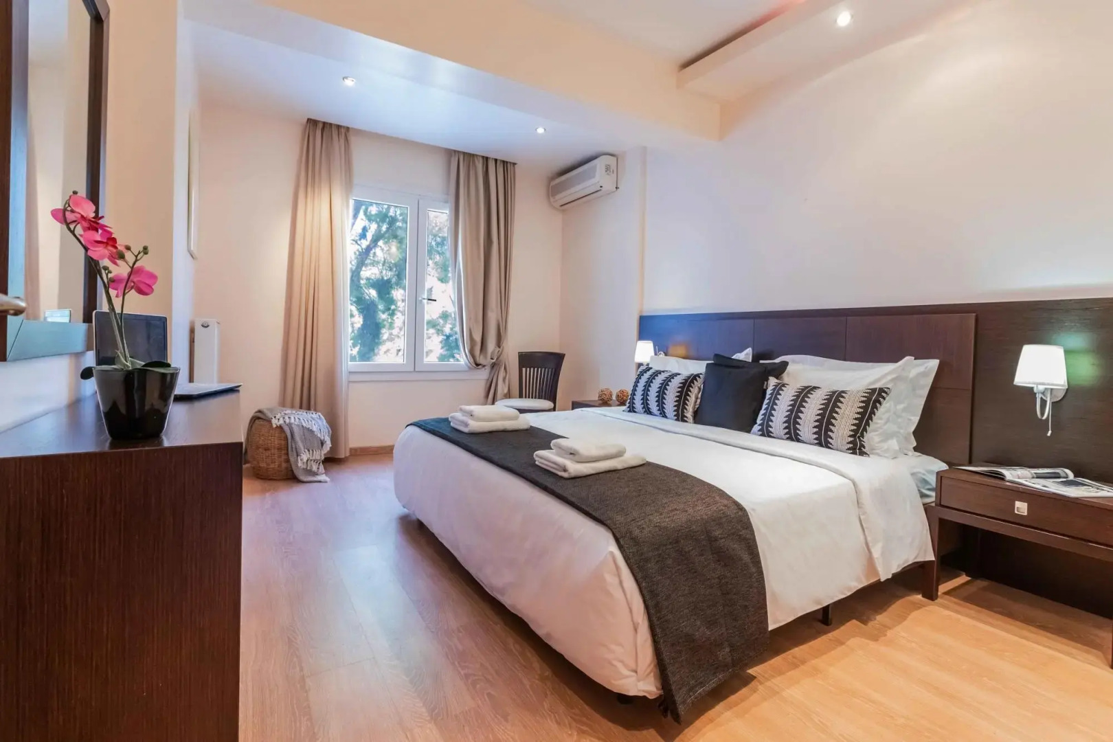 Sani Seaside Luxury-Private Pool Retreat for 21ppl