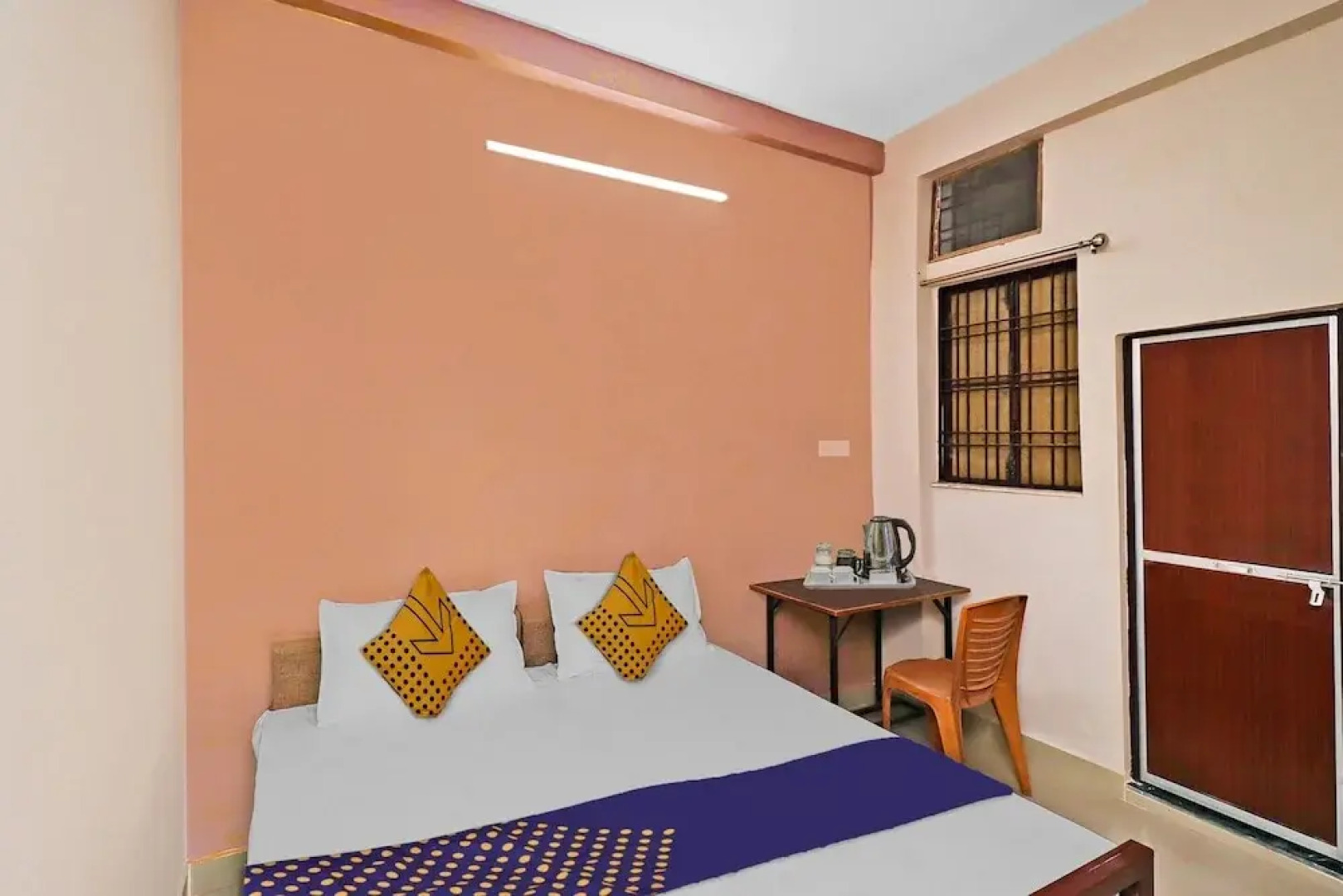 SPOT ON 37467 Shivram Hotel