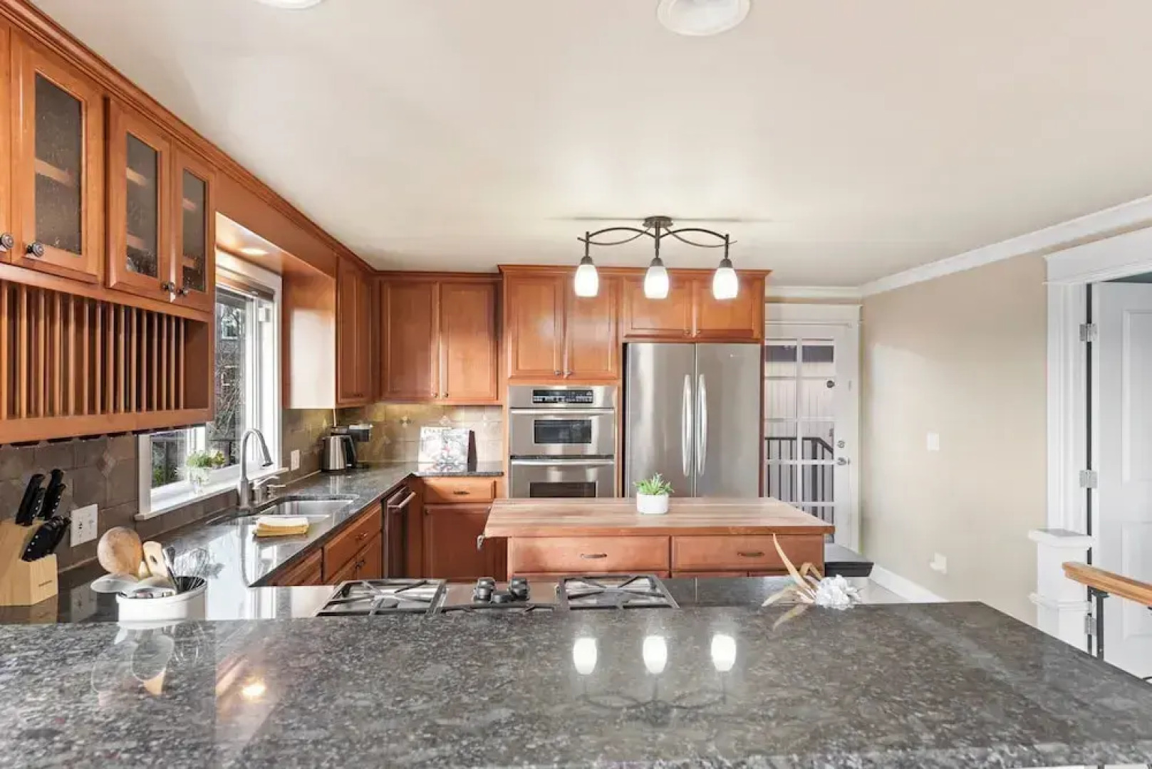 Renton Lakeside Oasis, Lakeview, 4B 2.5B, Spacious