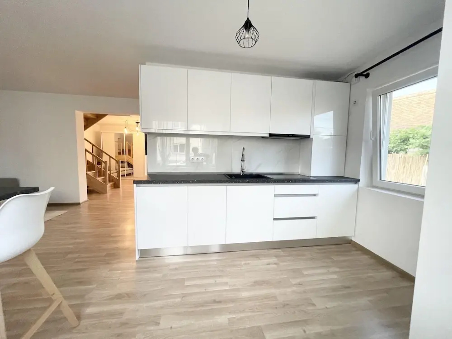 Impeccable 2-bed House in Albești