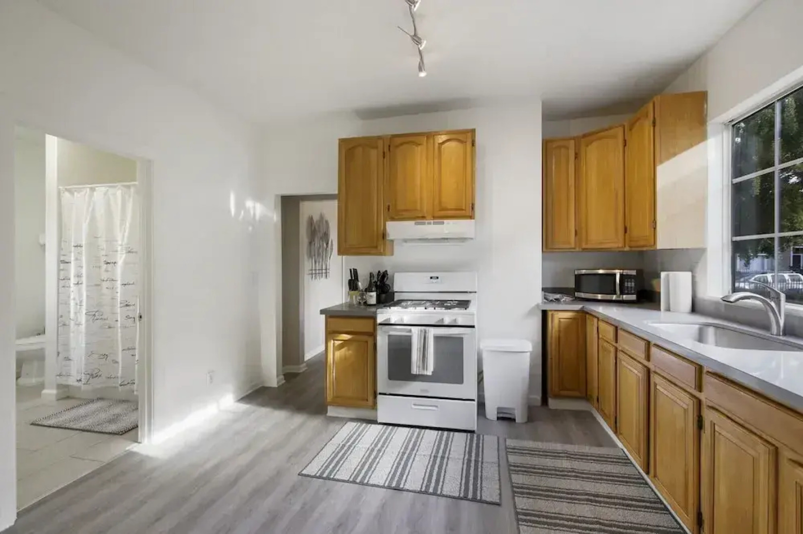 Cozy, Modern 3-bedroom in Oakland