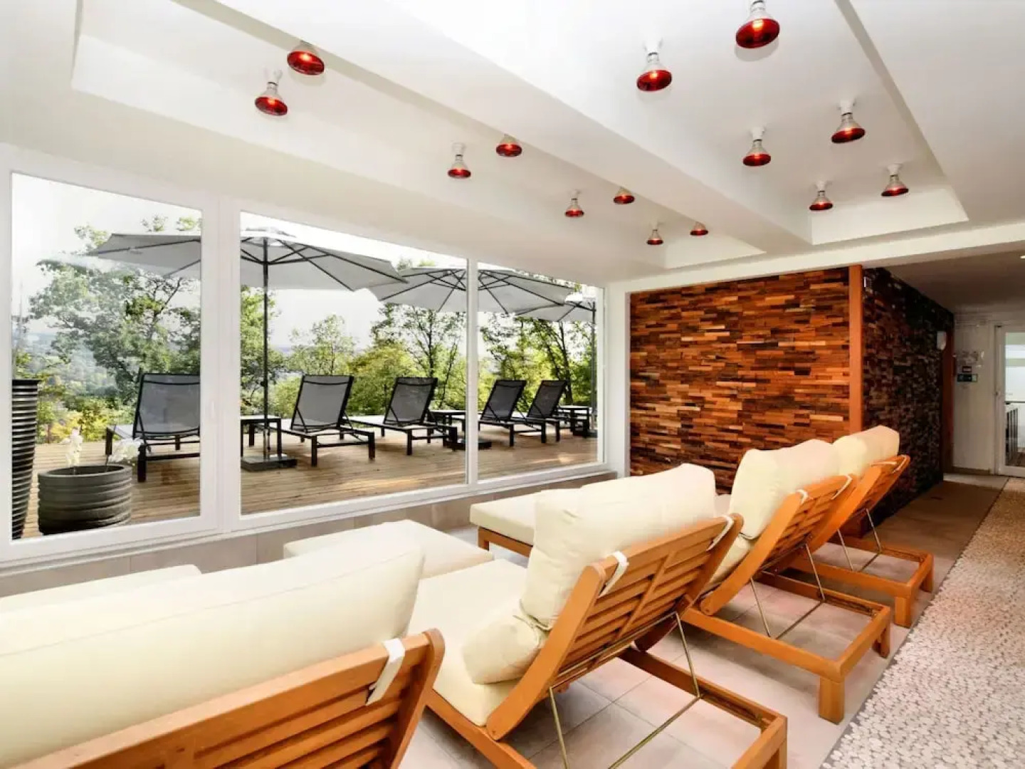 Opulent Holiday Home in Spa with Sauna, Hot Tub, Playroom