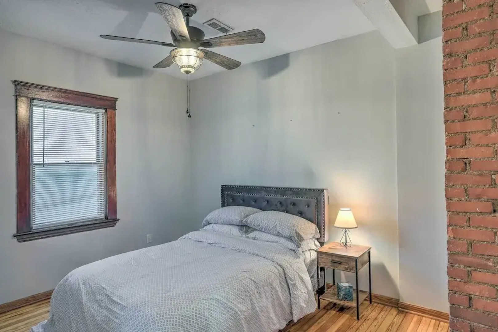 < 3 Mi to Dtwn: Cleveland Apt w/ Deck & Wet Bar