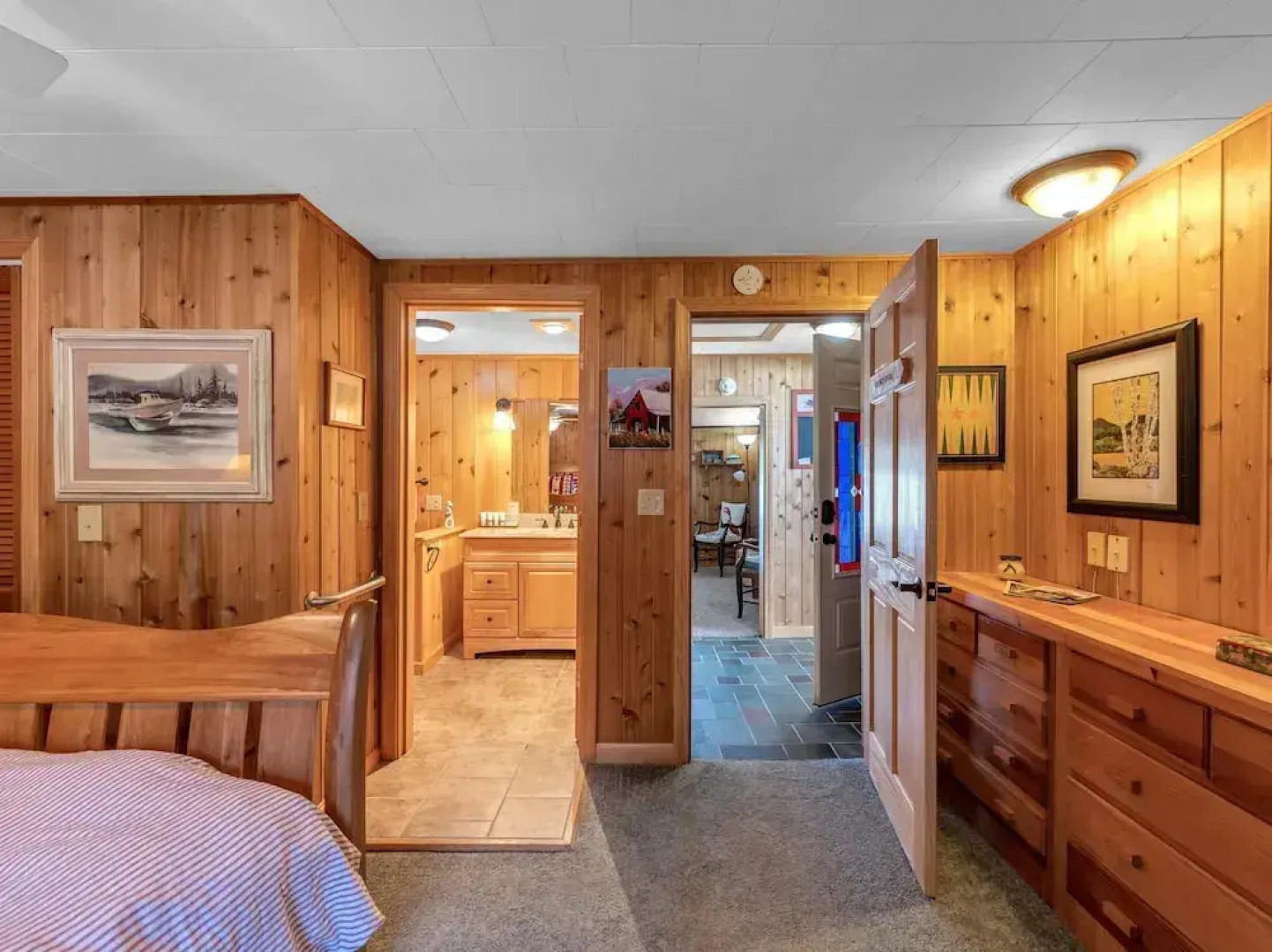 Picturesque Island Cottage 2 Bedroom Home by RedAwning