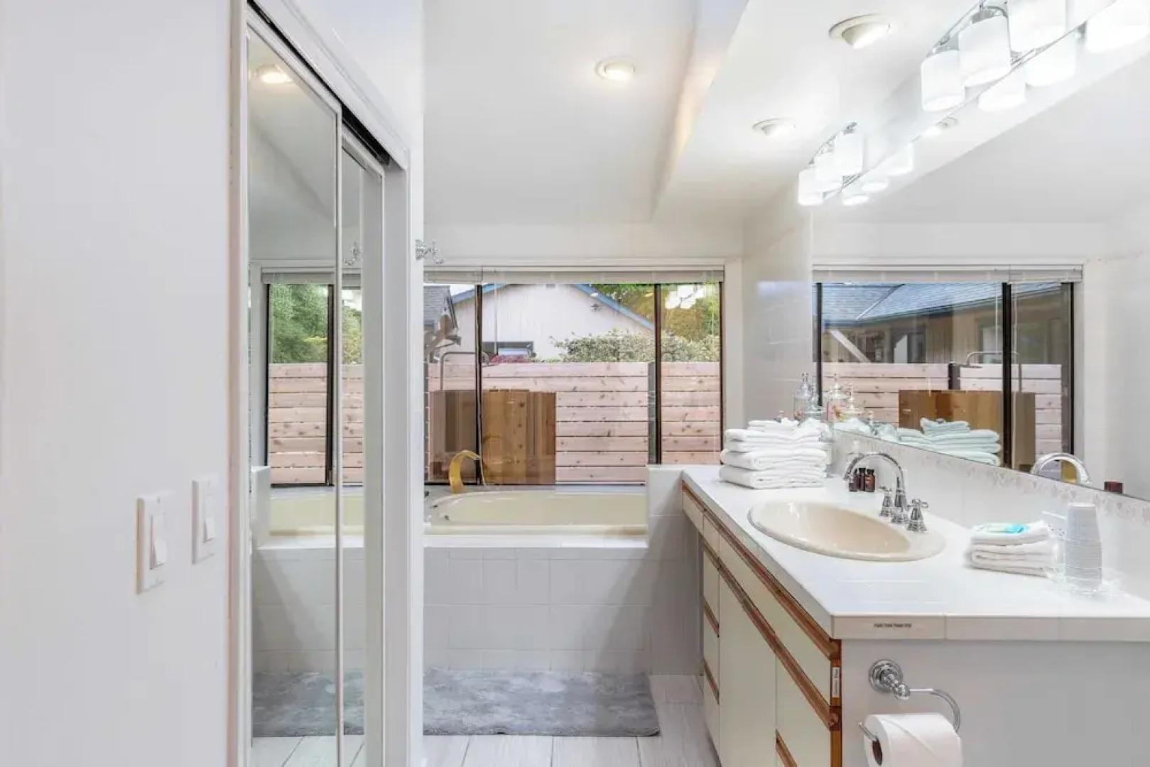 Oceanfront w/ Game Room, Fire Pit, Panoramic Views Angels Landing by Avantstay