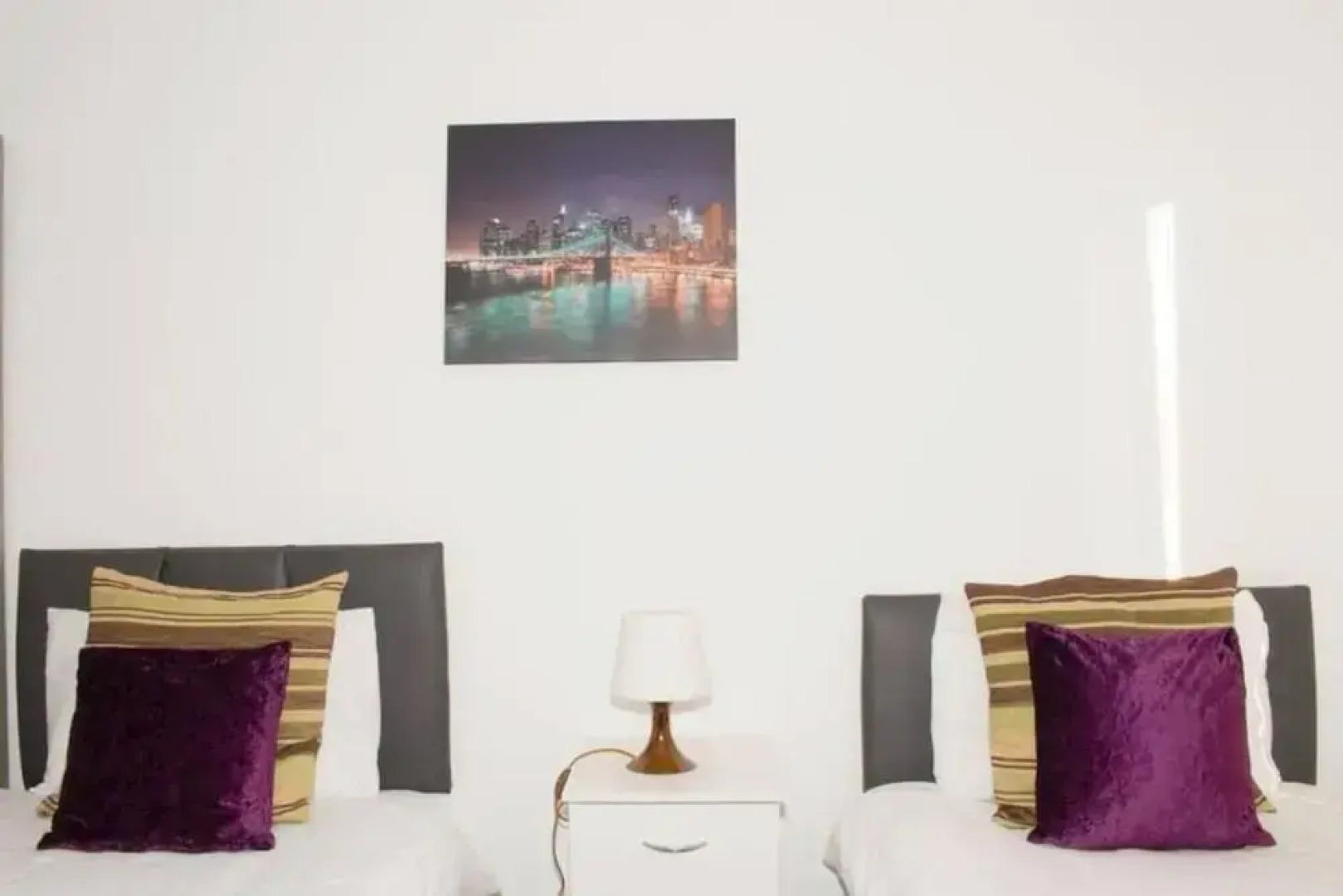 TMS Beautiful 2BR Apartment! Ensuite! Lakeside