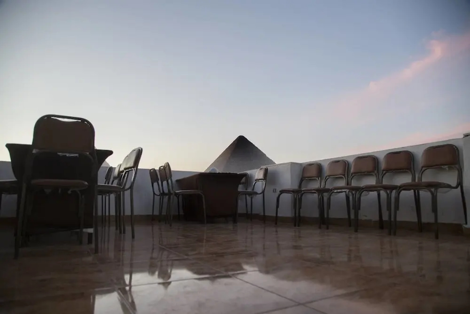 The Pyramids Inn Cheops