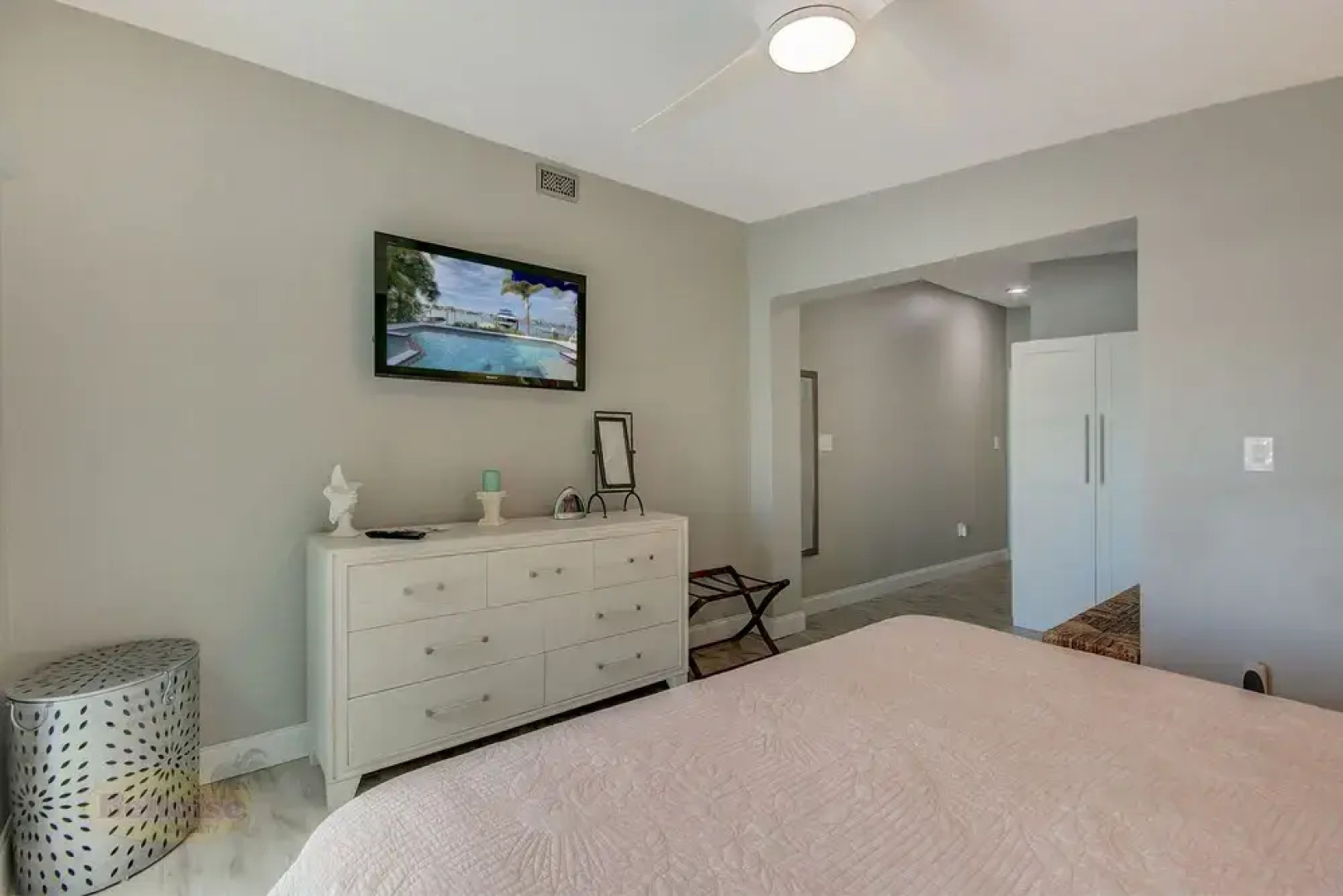 Water Lover's Paradise - Weekly Rental 2 Bedroom Home by Redawning