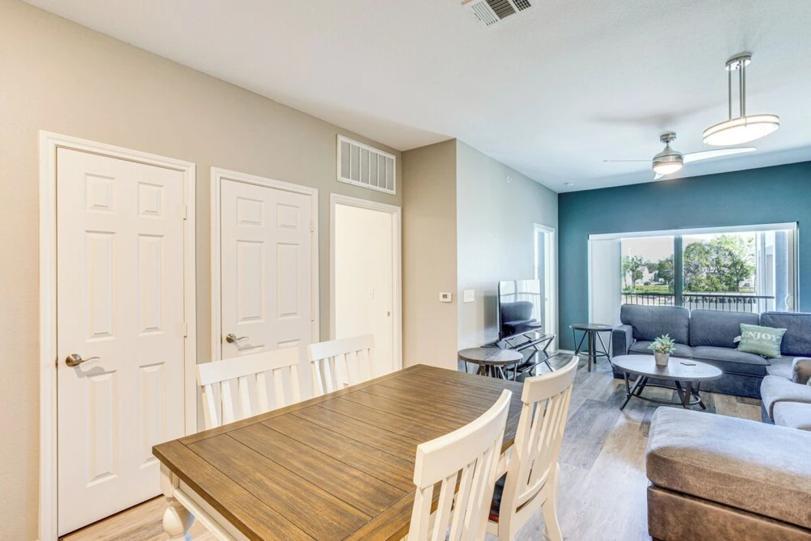 Close to Lakes, Parks & Winery: Bonham Apt