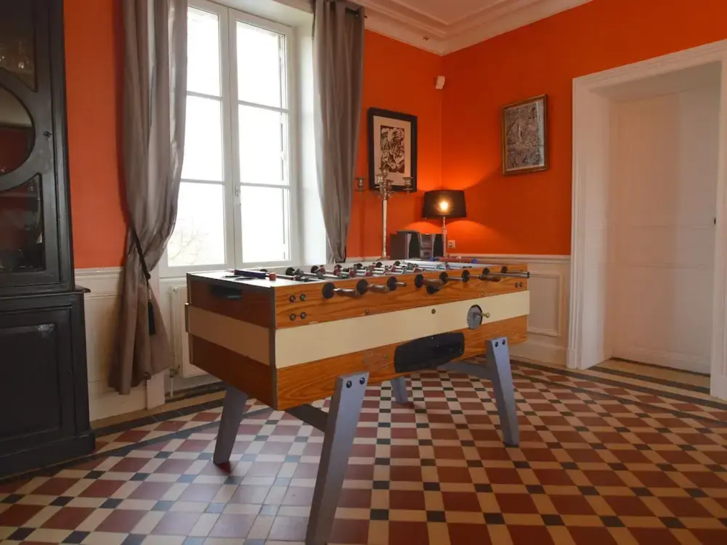 Mansion With all Modern Comforts, Swimming Pool, Large Garden and Stunning Views