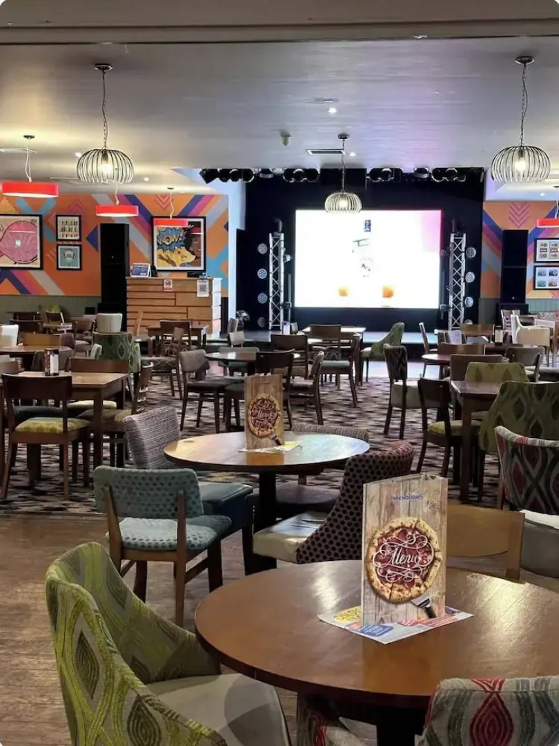 Harwich - Caravan - Sleeps 10 - Garden - Pool