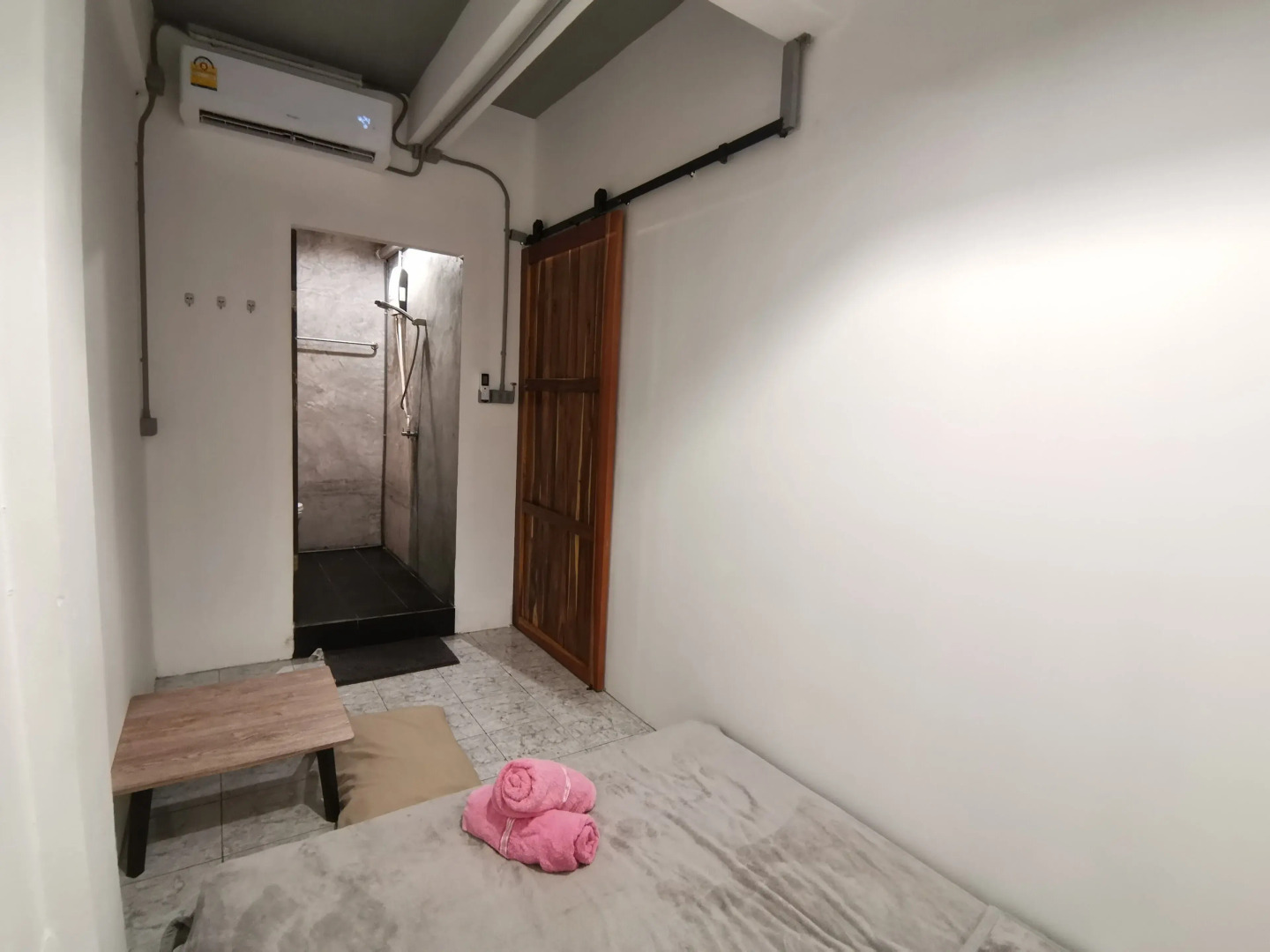 8 Sleepers Street Hostel