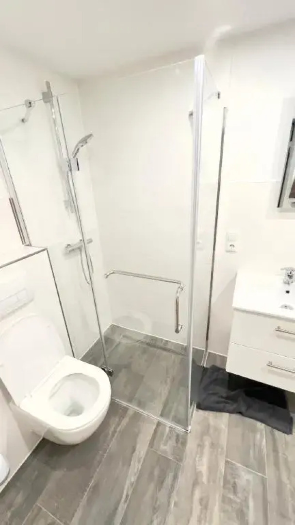 Geräumiges City-Apartment mit 4 Schlafzimmer und 2 Badezimmer mit Parkplätzen D46-OG