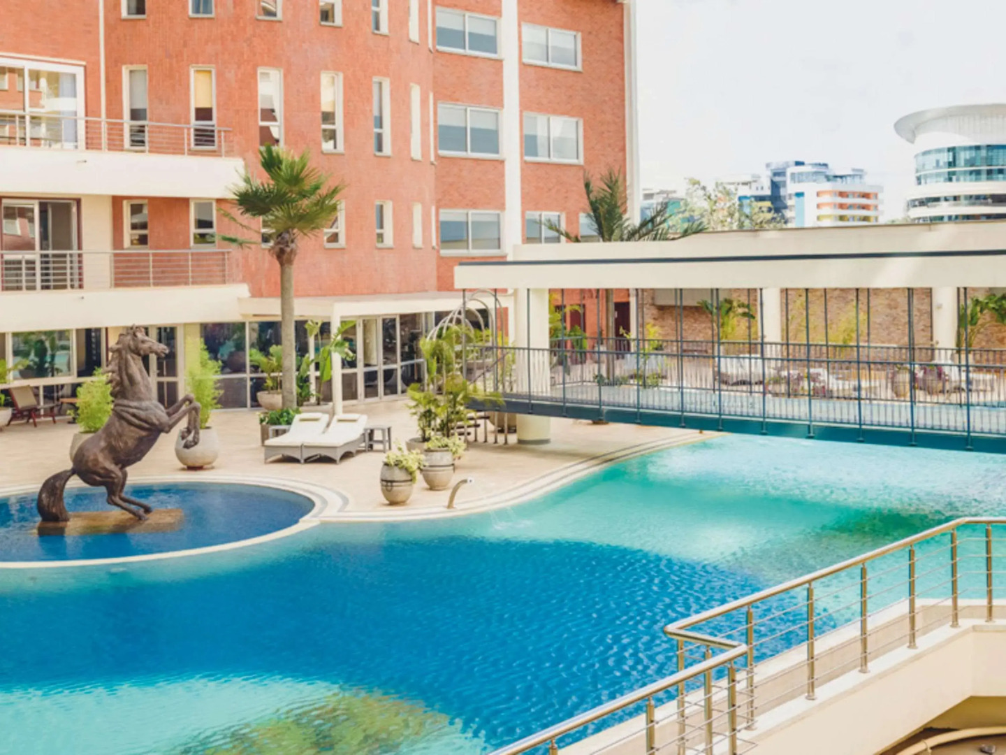 Отель Mövenpick Hotel & Residences Nairobi