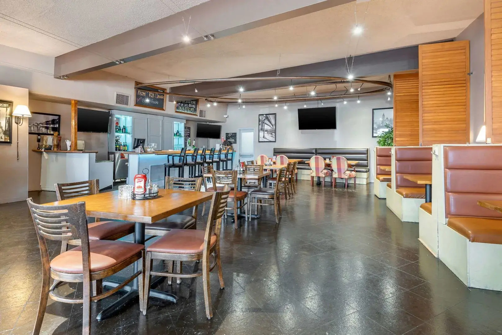 Village Inn & Suites