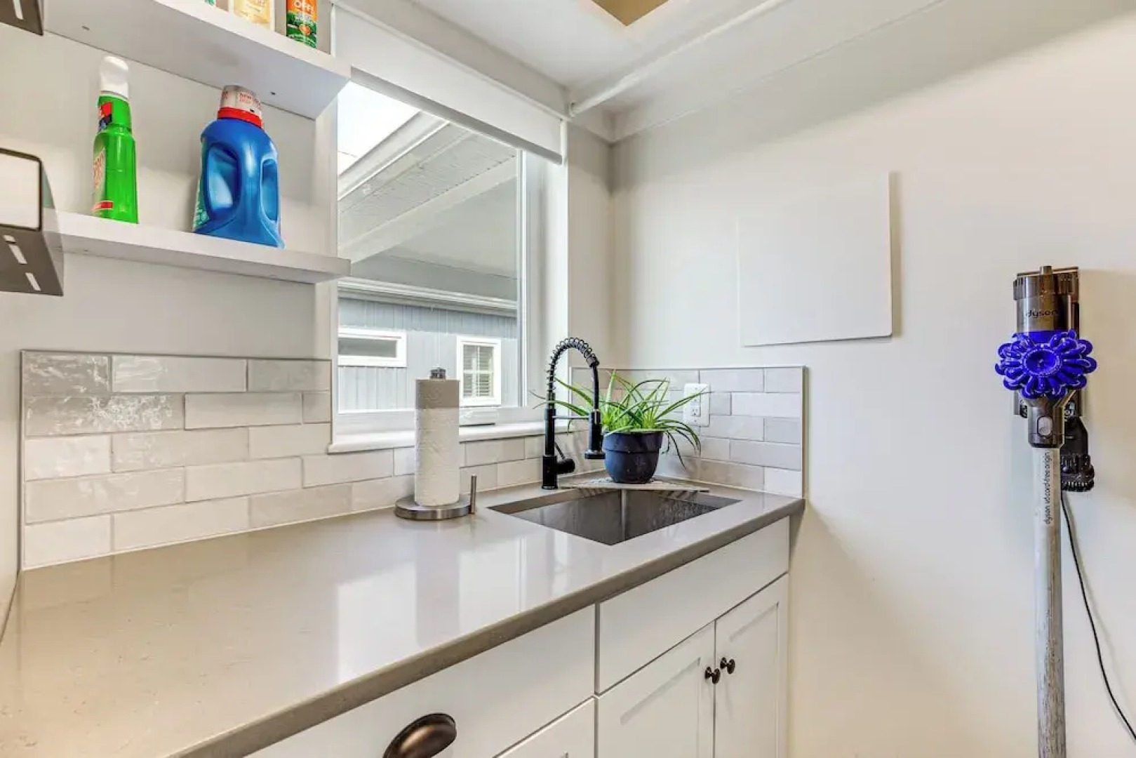 Near Solomons Island Boardwalk: Home w/ Hot Tub!