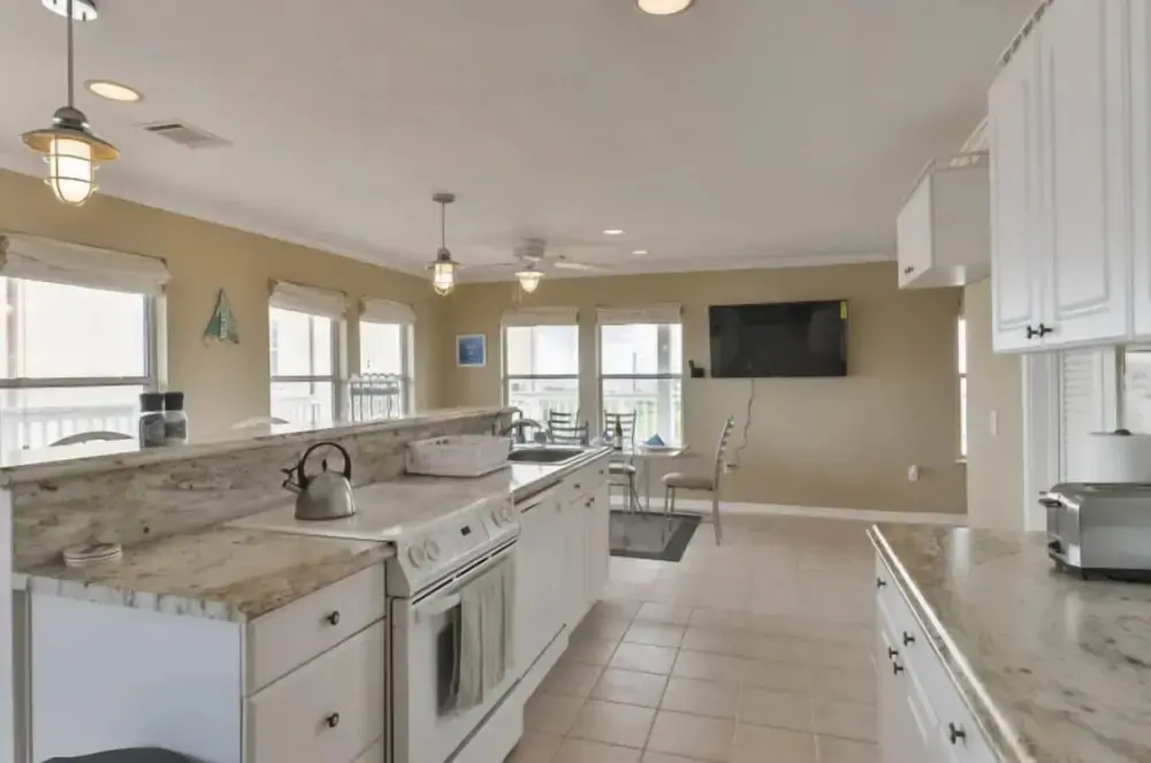 Fun in the Sun in Seabrook Kemah Huge Deck Games Fishing Pet Friendly