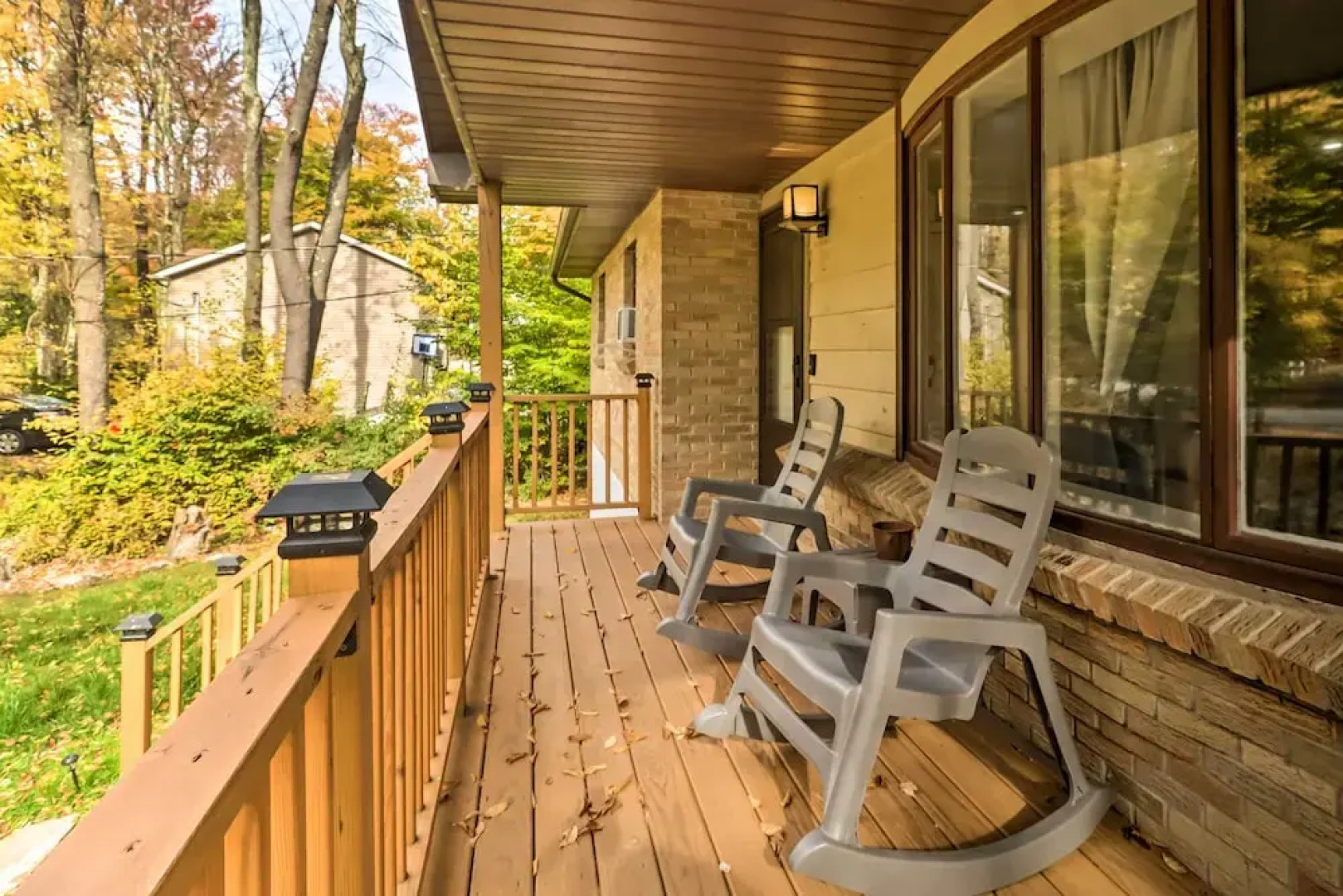 12 Mi to Camelback Ski Resort: Home w/ Decks!