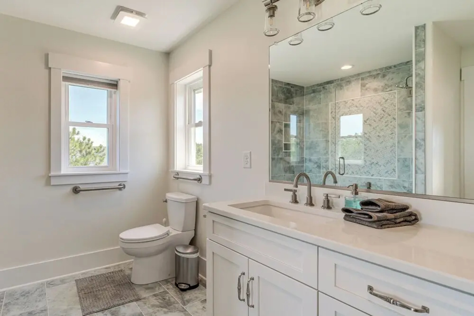 Walk to Beach: Southern Shores Retreat w/ Hot Tub