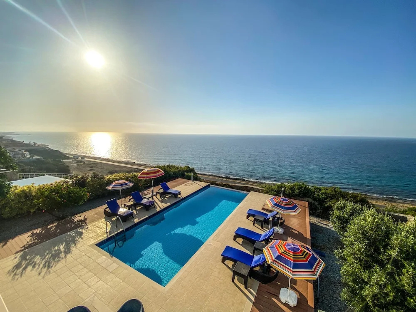 Sea Cliff villa, 4 beds, sleeps 2- 7, Free Wifi, Heated Pool option.