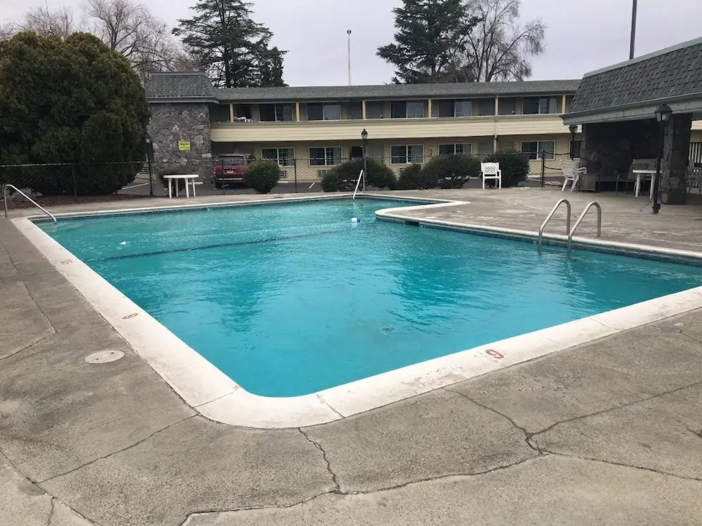 Econo Lodge Inn & Suites Central